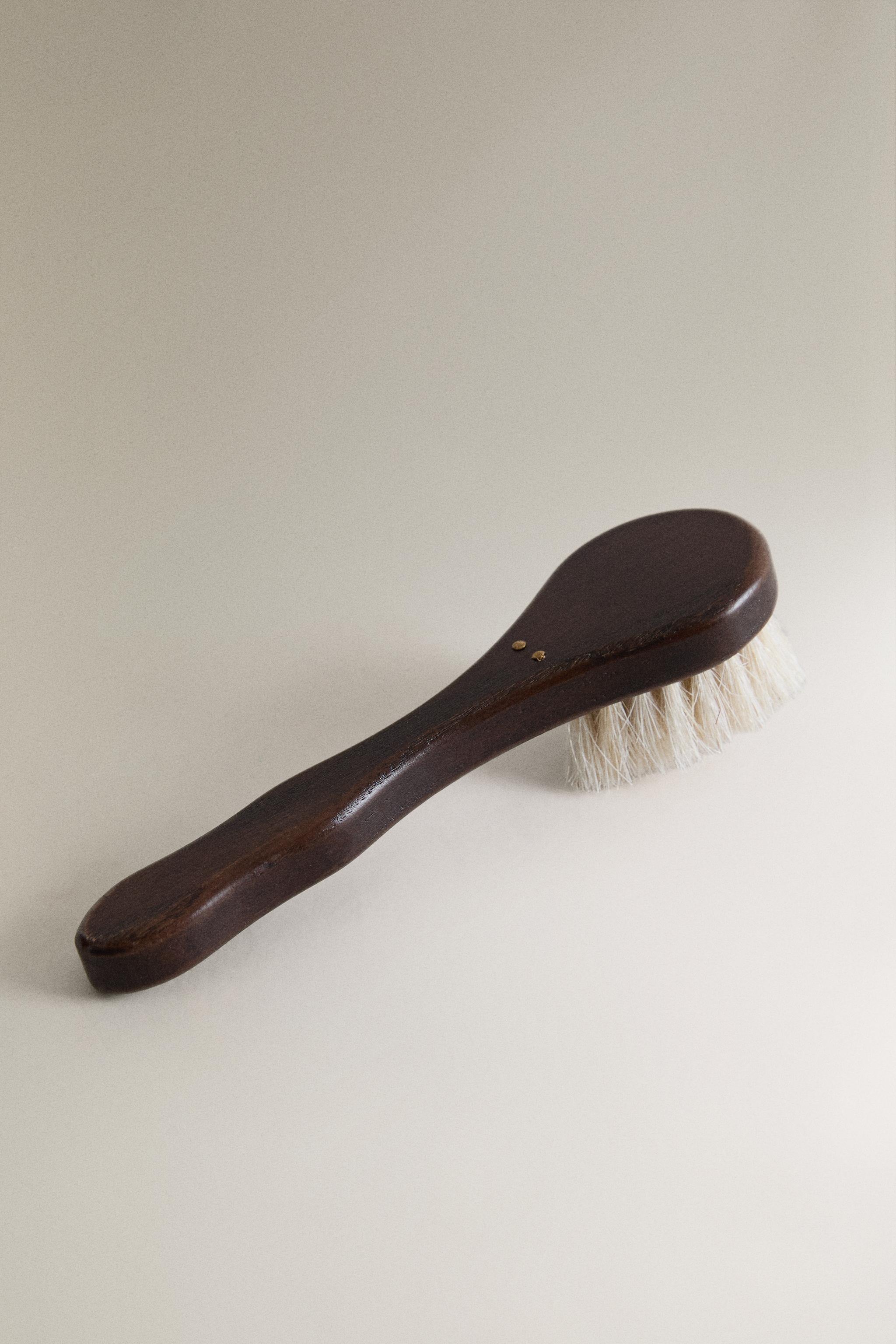 BROSSE APPLICATRICE POUR CHAUSSURES